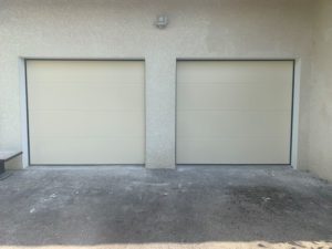 Porte Sectionnelle panneaux finition lisse ivoire