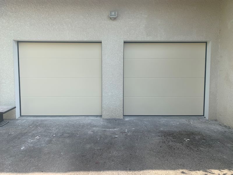 Porte Sectionnelle panneaux finition lisse ivoire