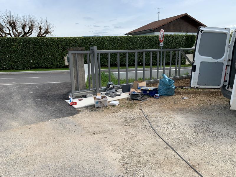 Structure Fer Portail aotoporté avant habillage tôle Alu