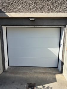 Porte de garage gris clair Annemasse