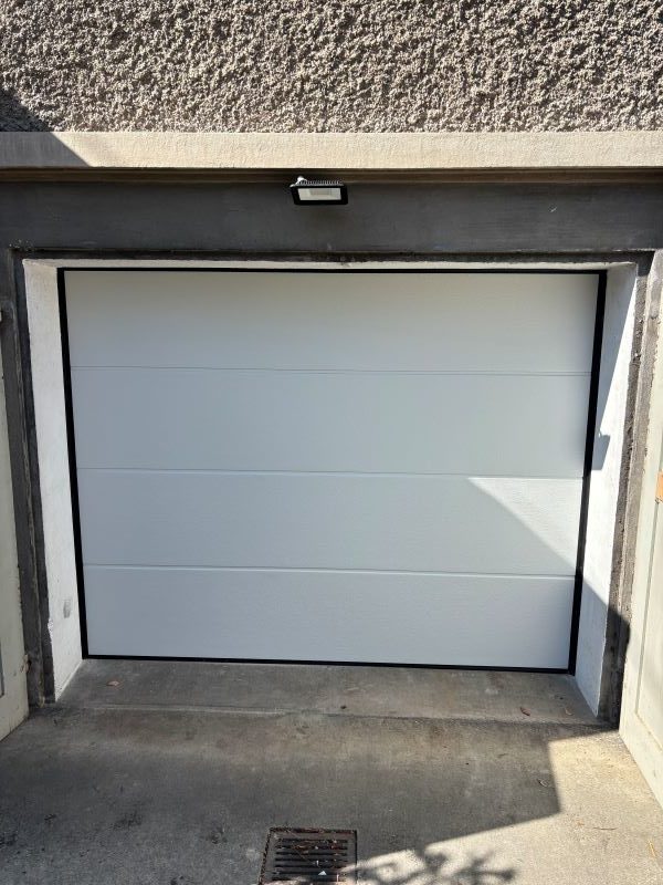Porte de garage gris clair Annemasse