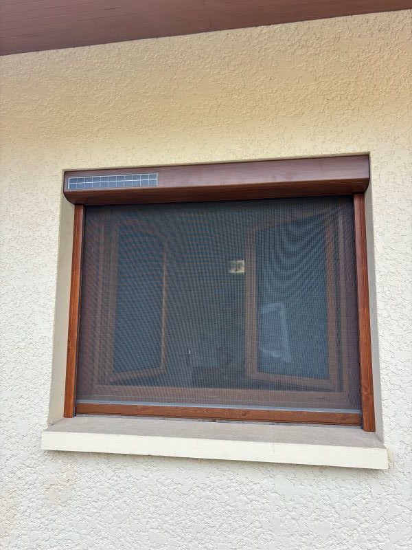 Moustiquaire verticale ton bois